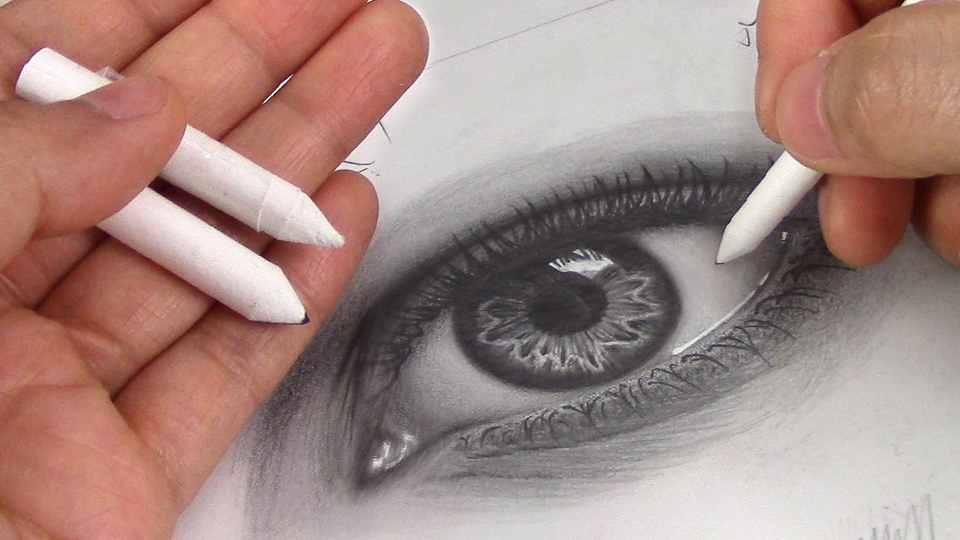 Using a blending stump to blend a graphite drawing of a realistic eye